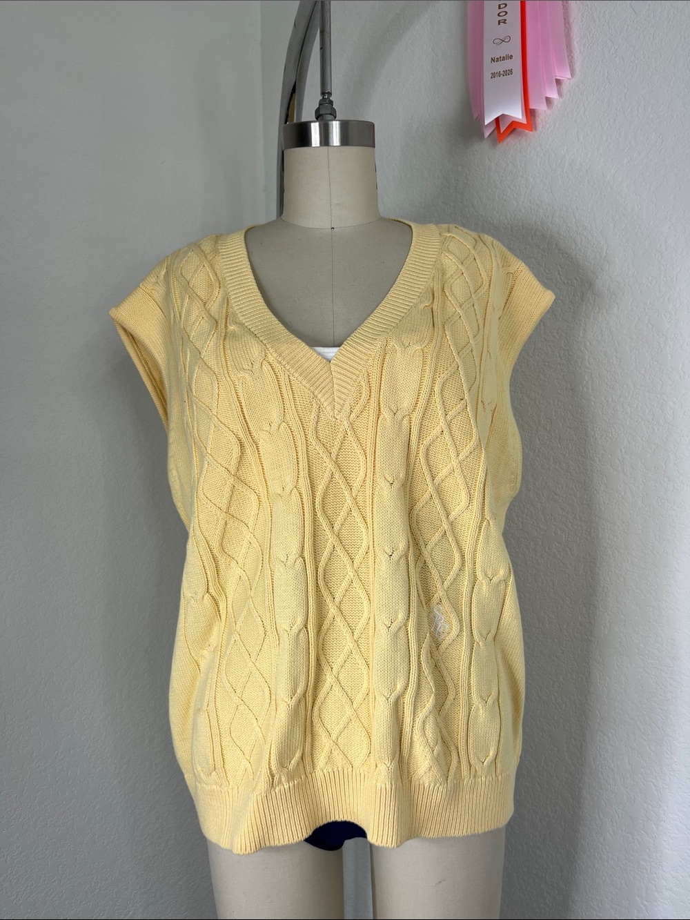 Sporty & Rich SRC Unisex Cable Knit V Neck College Prep Sweater Vest